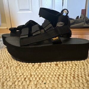 Teva Women's Black Flatform Mevia Sandals size 7